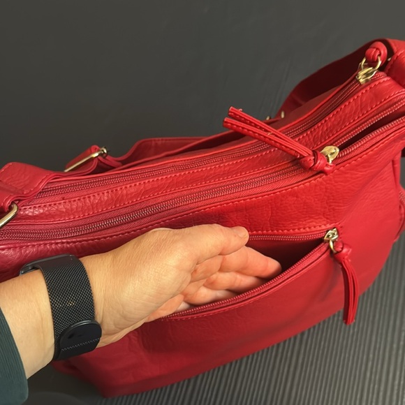 Bueno Vintage NWT purse, red, plethora of pockets! Adjustable strap - Picture 6 of 14